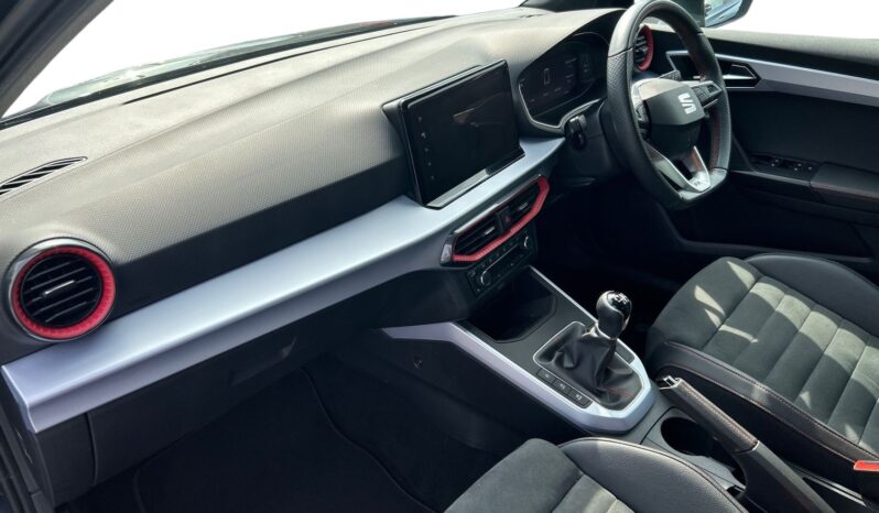 Used SEAT Arona 1.0 TSI (110ps) FR Sport SUV full