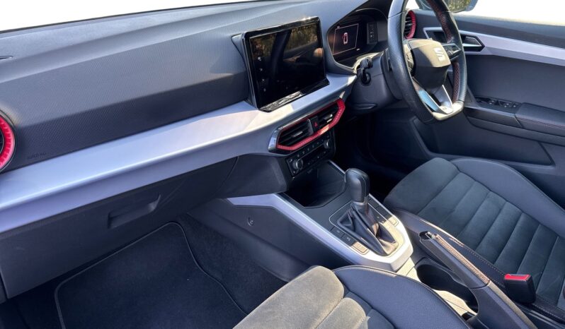 Used SEAT Arona 1.0 TSI (110ps) FR Sport DSG SUV full
