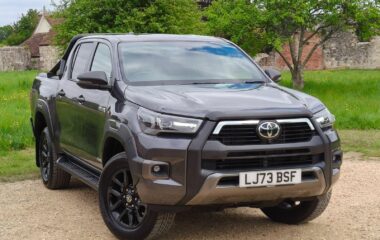 Used Toyota Hi-Lux 2.8 D-4D Invincible X Auto 4WD Euro 6 (s/s) 4dr