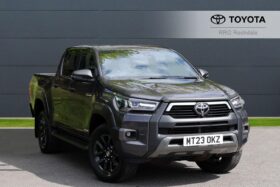 Used Toyota Hilux 2.8 D-4D Invincible X Auto 4WD Euro 6 (s/s) 4dr