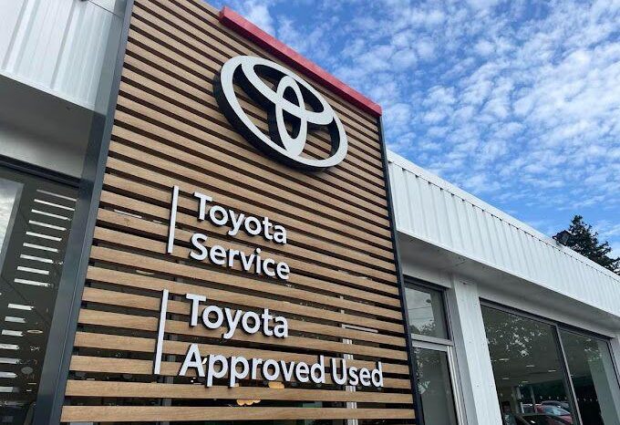 Used Toyota CHR 2.0 VVT-h GR SPORT CVT Euro 6 (s/s) 5dr full