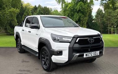 Used Toyota Hi-Lux 2.8 D-4D Invincible X Auto 4WD Euro 6 (s/s) 4dr