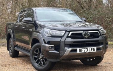 Used Toyota Hi-Lux 2.8 D-4D Invincible X Auto 4WD Euro 6 (s/s) 4dr