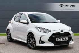 Used Toyota Yaris 1.5 VVT-h Design E-CVT Euro 6 (s/s) 5dr
