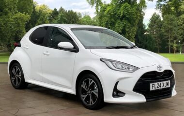 Used Toyota Yaris 1.5 VVT-h Design E-CVT Euro 6 (s/s) 5dr