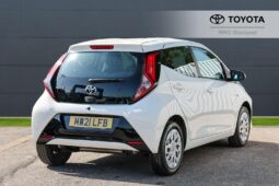 Used Toyota AYGO 1.0 VVT-i x-play Euro 6 5dr (Safety Sense) full