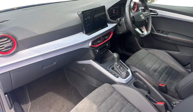 Used SEAT Arona 1.0 TSI (110ps) FR Sport DSG SUV full