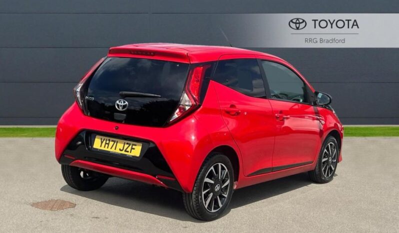 Used Toyota AYGO 1.0 VVT-i x-trend x-shift Euro 6 5dr (Safety Sense) full
