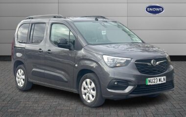 Used Vauxhall Combo Life 50kWh Design Auto 5dr (7.4kW Charger)