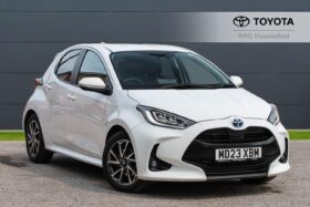 Used Toyota Yaris 1.5 VVT-h Design E-CVT Euro 6 (s/s) 5dr