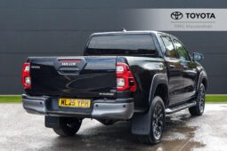 Used Toyota Hilux 2.8 D-4D-h Invincible X Auto 4WD Euro 6 4dr full
