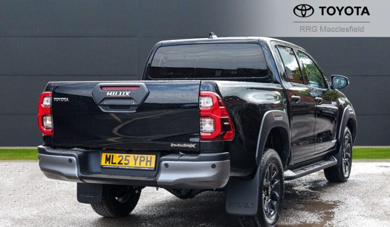 Used Toyota Hilux 2.8 D-4D-h Invincible X Auto 4WD Euro 6 4dr full