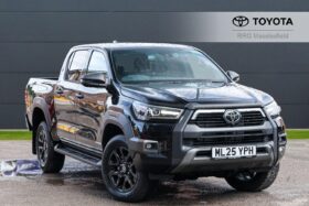 Used Toyota Hilux 2.8 D-4D-h Invincible X Auto 4WD Euro 6 4dr