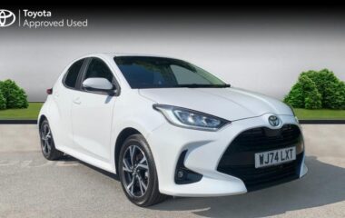 Used Toyota Yaris 1.5 VVT-h Design E-CVT Euro 6 (s/s) 5dr
