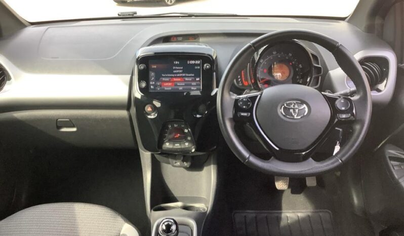 Used Toyota AYGO 1.0 VVT-i x-trend x-shift Euro 6 5dr (Safety Sense) full