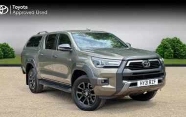 Used Toyota Hi-Lux 2.8 D-4D Invincible X Auto 4WD Euro 6 (s/s) 4dr