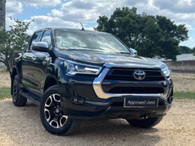 Used Toyota Hi-Lux 2.4 D-4D Invincible Auto 4WD Euro 6 (s/s) 4dr