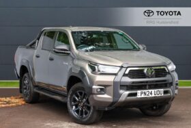 Used Toyota Hilux 2.8 D-4D Invincible X Auto 4WD Euro 6 (s/s) 4dr