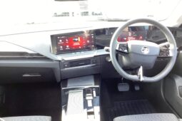 Used Vauxhall Astra 54kWh Design Auto 5dr full