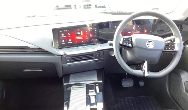 Used Vauxhall Astra 54kWh Design Auto 5dr full