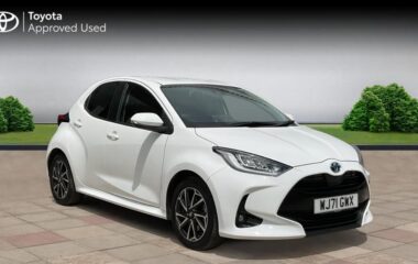 Used Toyota Yaris 1.5 VVT-h Design E-CVT Euro 6 (s/s) 5dr