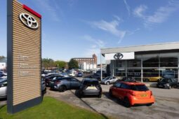 Used Toyota C-HR 2.0 VVT-h Design CVT Euro 6 (s/s) 5dr full