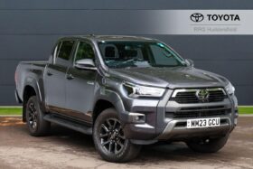 Used Toyota Hilux 2.8 D-4D Invincible X Auto 4WD Euro 6 (s/s) 4dr