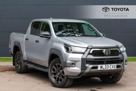 Used Toyota Hilux 2.8 D-4D Invincible X Auto 4WD Euro 6 (s/s) 4dr