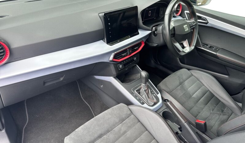 Used SEAT Arona 1.5 TSI (150ps) FR Sport DSG SUV full