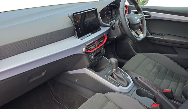 Used SEAT Arona 1.0 TSI (110ps) FR Sport DSG SUV full