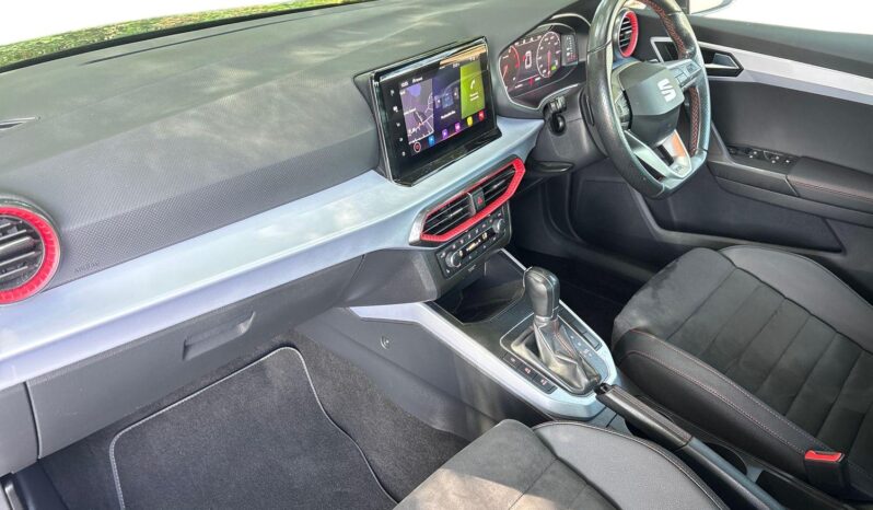 Used SEAT Arona 1.5 TSI (150ps) FR Sport DSG SUV full