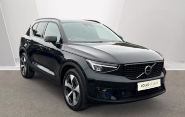 Used Volvo XC40 Ultimate, B4 mild hybrid, Petrol, Dark