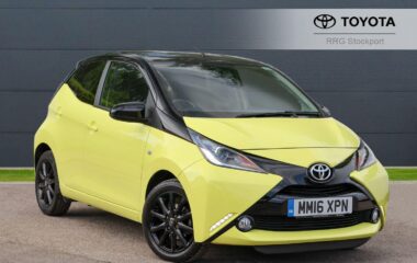 Used Toyota AYGO 1.0 VVT-i x-cite 3 Yellow Bi-Tone Euro 6 5dr