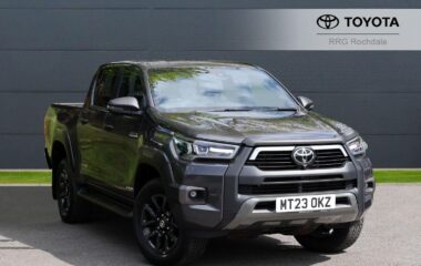 Used Toyota Hilux 2.8 D-4D Invincible X Auto 4WD Euro 6 (s/s) 4dr