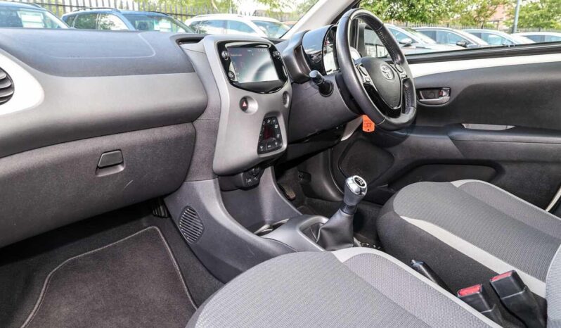 Used Toyota AYGO 1.0 VVT-i x-trend 5-Dr full