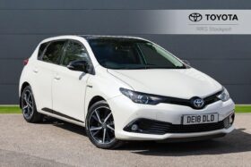 Used Toyota Auris 1.8 VVT-h Design CVT Euro 6 (s/s) 5dr