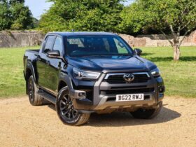 Used Toyota Hi-Lux 2.8 D-4D Invincible X Auto 4WD Euro 6 (s/s) 4dr