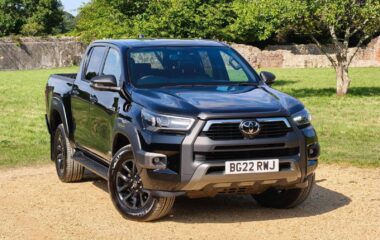 Used Toyota Hi-Lux 2.8 D-4D Invincible X Auto 4WD Euro 6 (s/s) 4dr