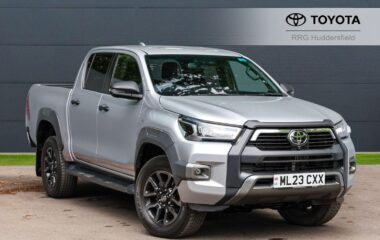 Used Toyota Hilux 2.8 D-4D Invincible X Auto 4WD Euro 6 (s/s) 4dr