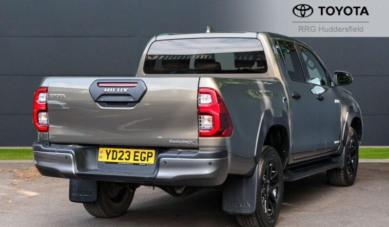 Used Toyota Hilux 2.8 D-4D Invincible X Auto 4WD Euro 6 (s/s) 4dr full