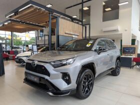 Used Toyota RAV4 2.5 VVT-h 18.1 kWh GR SPORT CVT 4WD Euro 6 (s/s) 5dr