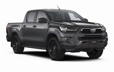 Used Toyota Hilux 2.8 D-4D-h Invincible X Auto 4WD Euro 6 (s/s) 4dr