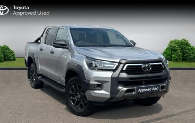 Used Toyota Hi-Lux 2.8 D-4D Invincible X Auto 4WD Euro 6 (s/s) 4dr