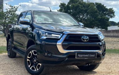 Used Toyota Hi-Lux 2.4 D-4D Invincible Auto 4WD Euro 6 (s/s) 4dr