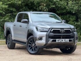 Used Toyota Hi-Lux 2.8 D-4D Invincible X Auto 4WD Euro 6 (s/s) 4dr