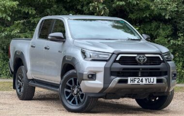 Used Toyota Hi-Lux 2.8 D-4D Invincible X Auto 4WD Euro 6 (s/s) 4dr