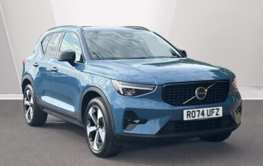 Used Volvo XC40 Plus, B3 Mild hybrid, Petrol, Dark