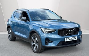 Used Volvo XC40 Ultimate, B4 mild hybrid, Petrol, Dark