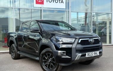Used Toyota Hi-Lux 2.8 D-4D Invincible X Pickup Double Cab 4dr Diesel Auto 4WD Euro 6 (s/s) (204 ps)