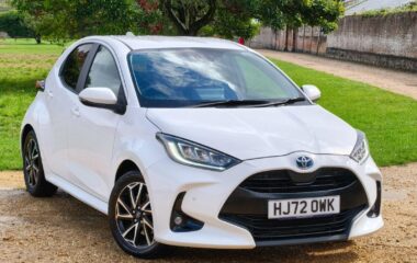 Used Toyota Yaris 1.5 VVT-h Design E-CVT Euro 6 (s/s) 5dr